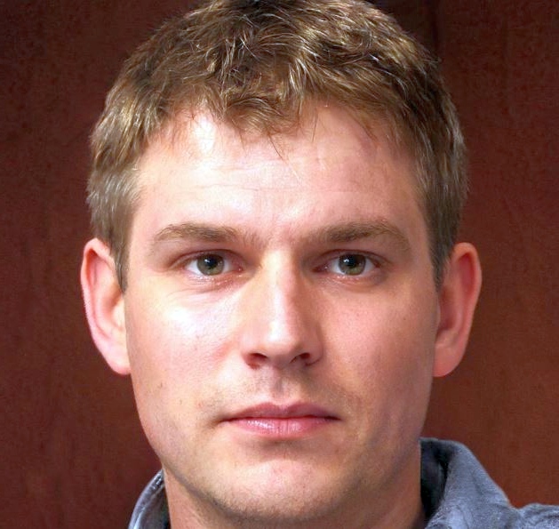 Home 22 Tomasz Lewandowski